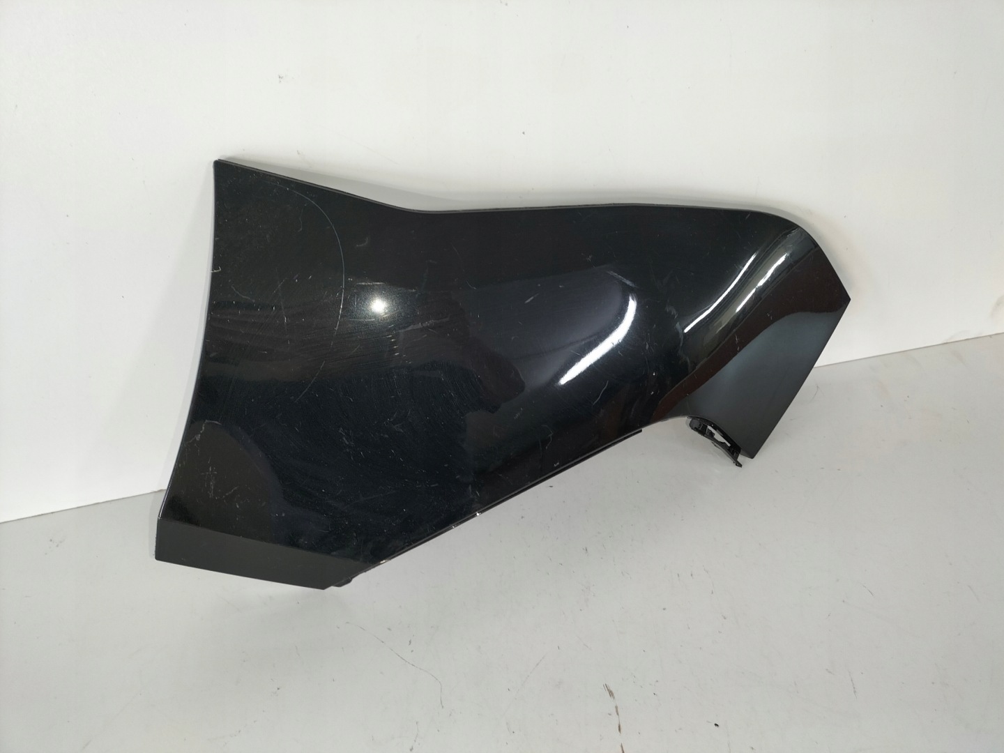 cap of a bumper rear part left BMW iX I20 21
