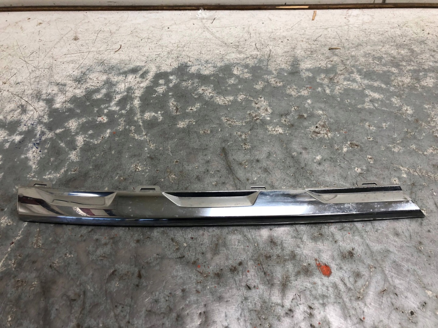 lišta CHROM GRILLA pravá VW TIGUAN II 5NA853768A