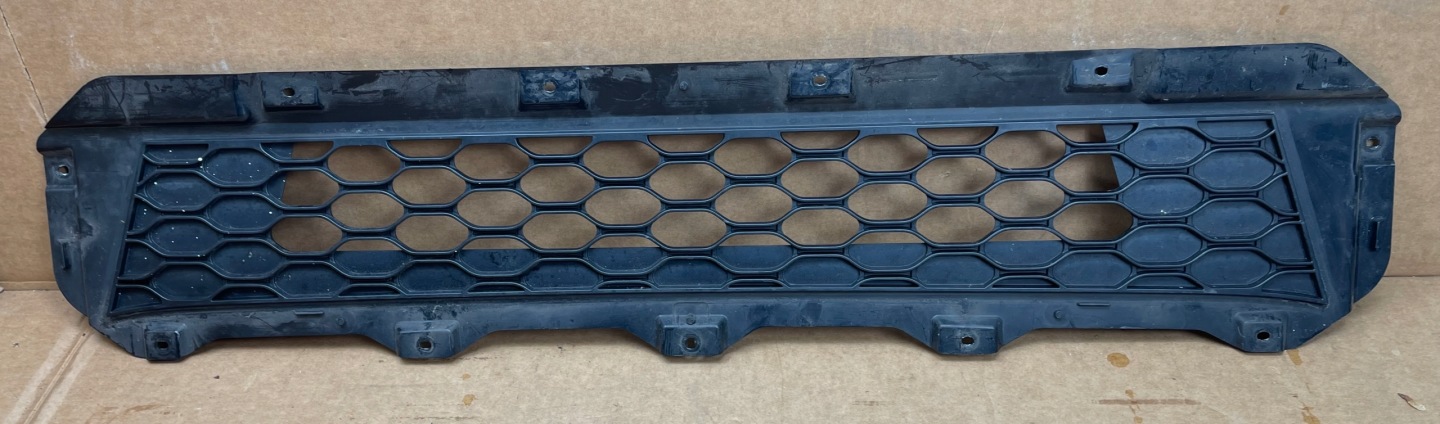 IVECO EUROCARGO 2016 - grille grid of a bumper front central 5801690084