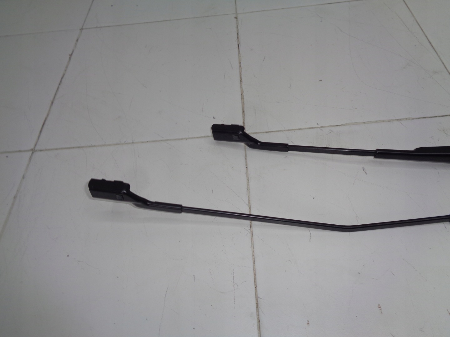 SKODA KAROQ wiper arm right left 17R>