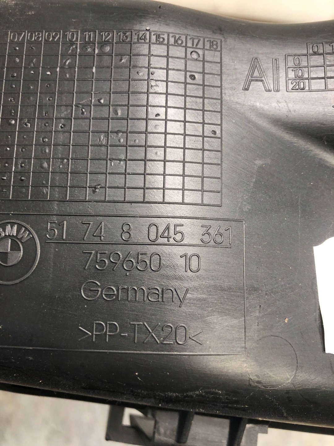 přívod VZDUCHOVÁ TROUBA BMW E92 8045361