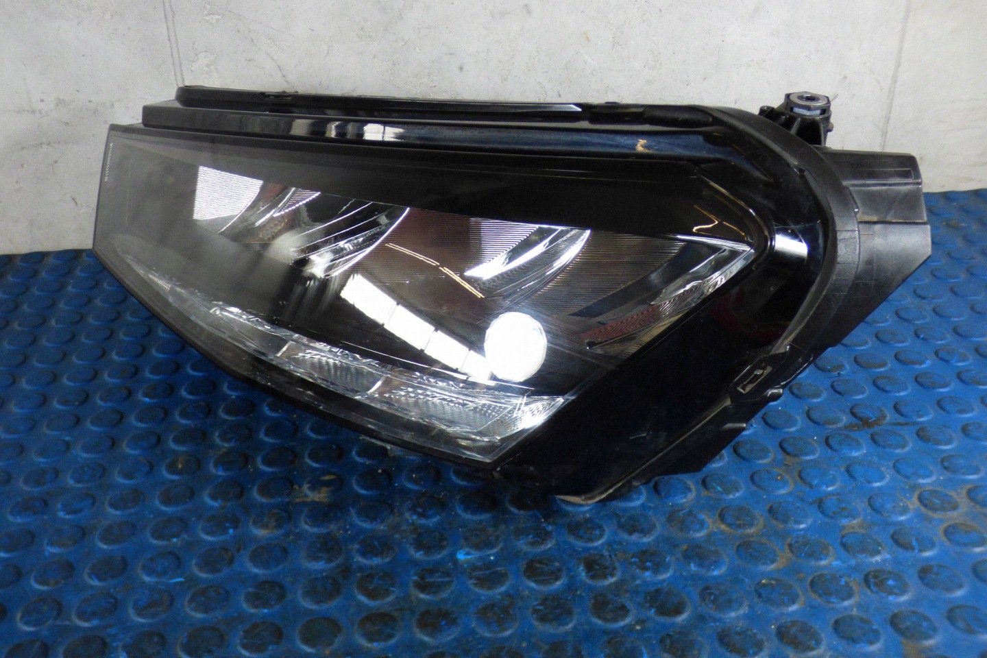 Skoda Fabia IV reflektor light left front 6VB941015 original st.BDB EUROPA