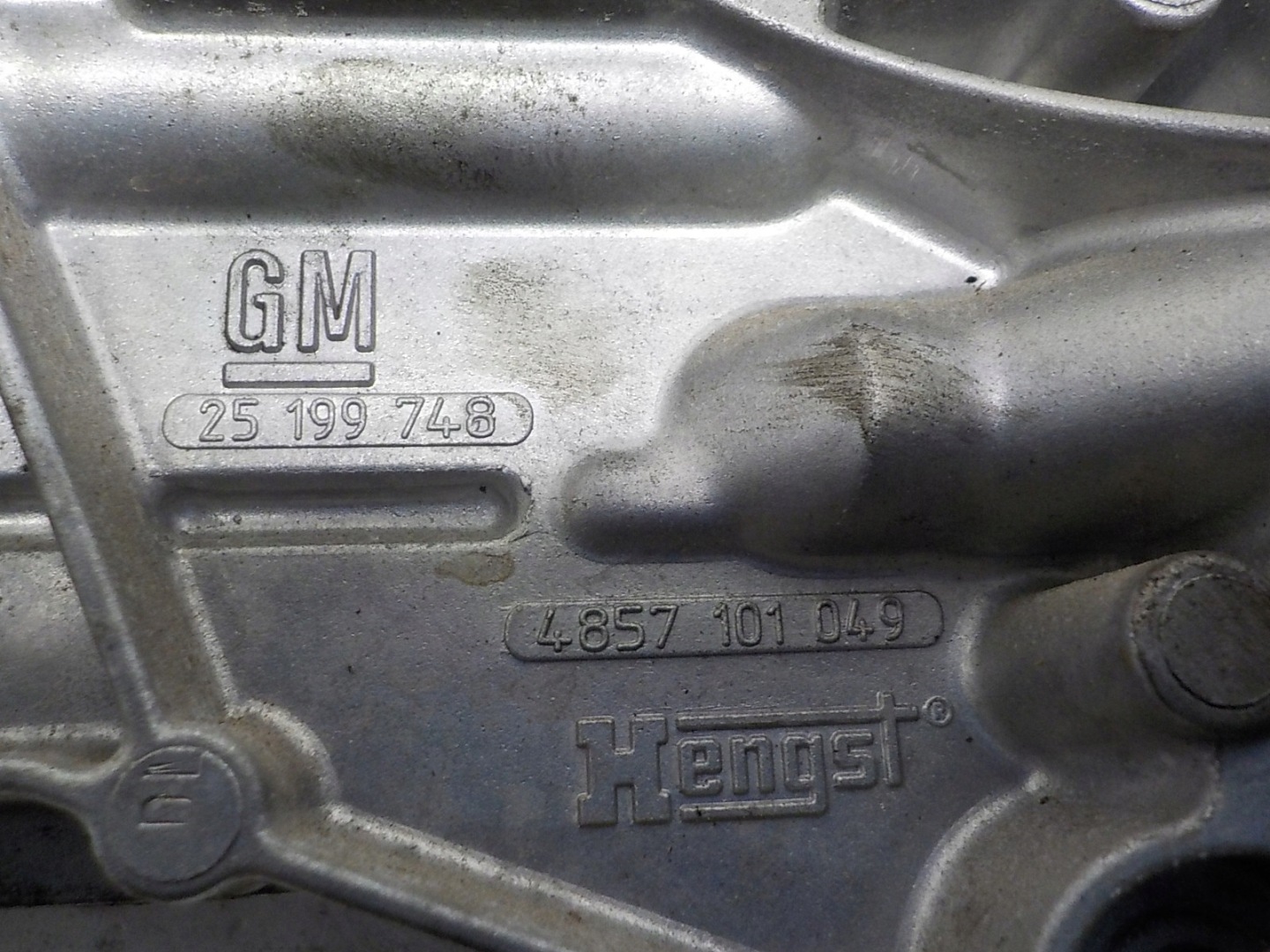 OPEL INSIGNIA A 1.8 Gehäuse Ölfiltergehäuse 25199748