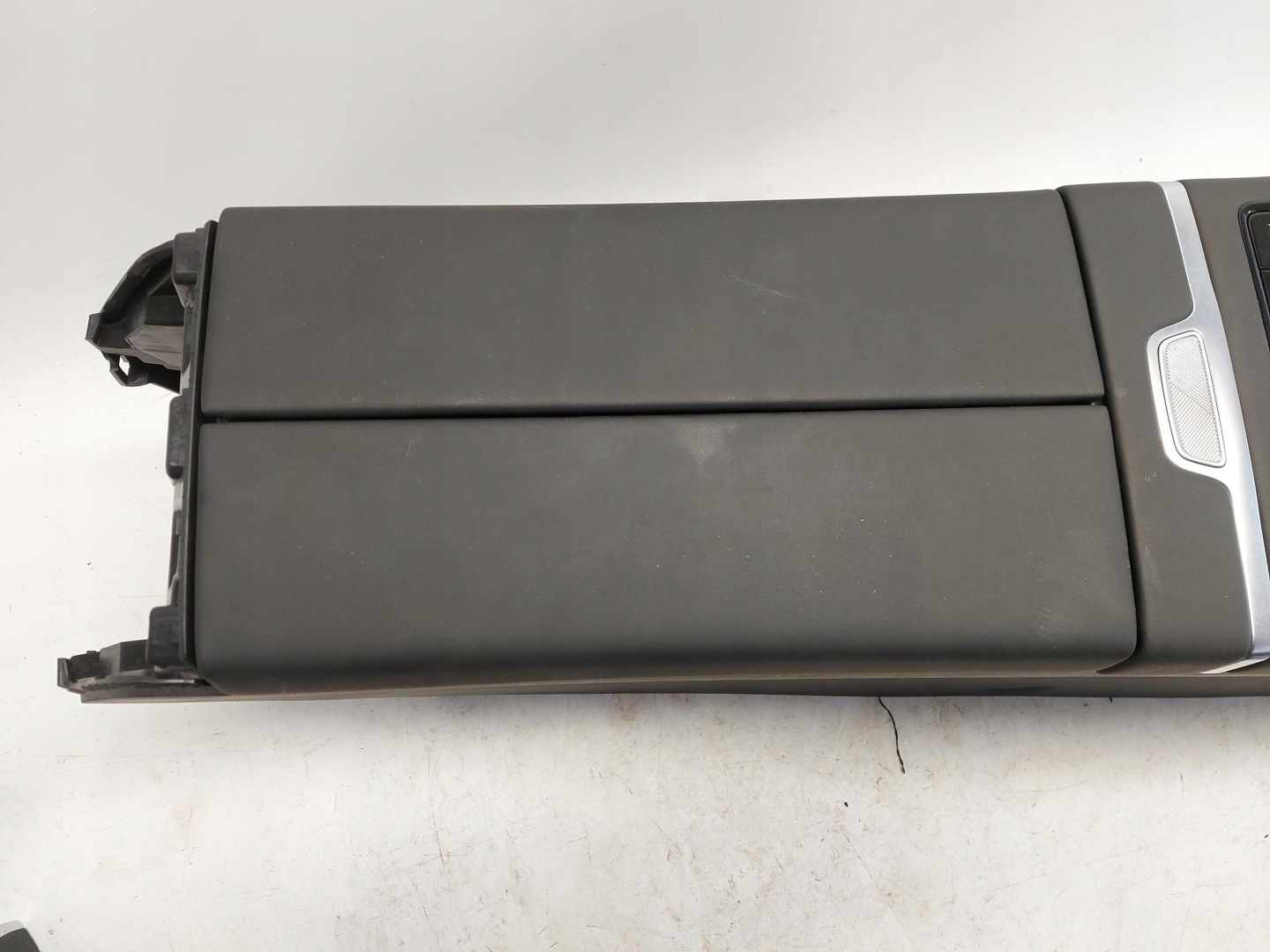 Cherry Jaecoo 7 PHEV 2025r Tunel central armrest 401004001AA