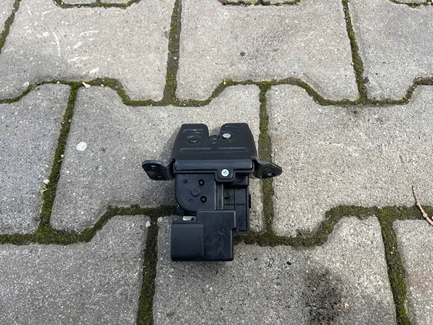 Hyundai I30 II lock bonnet boot