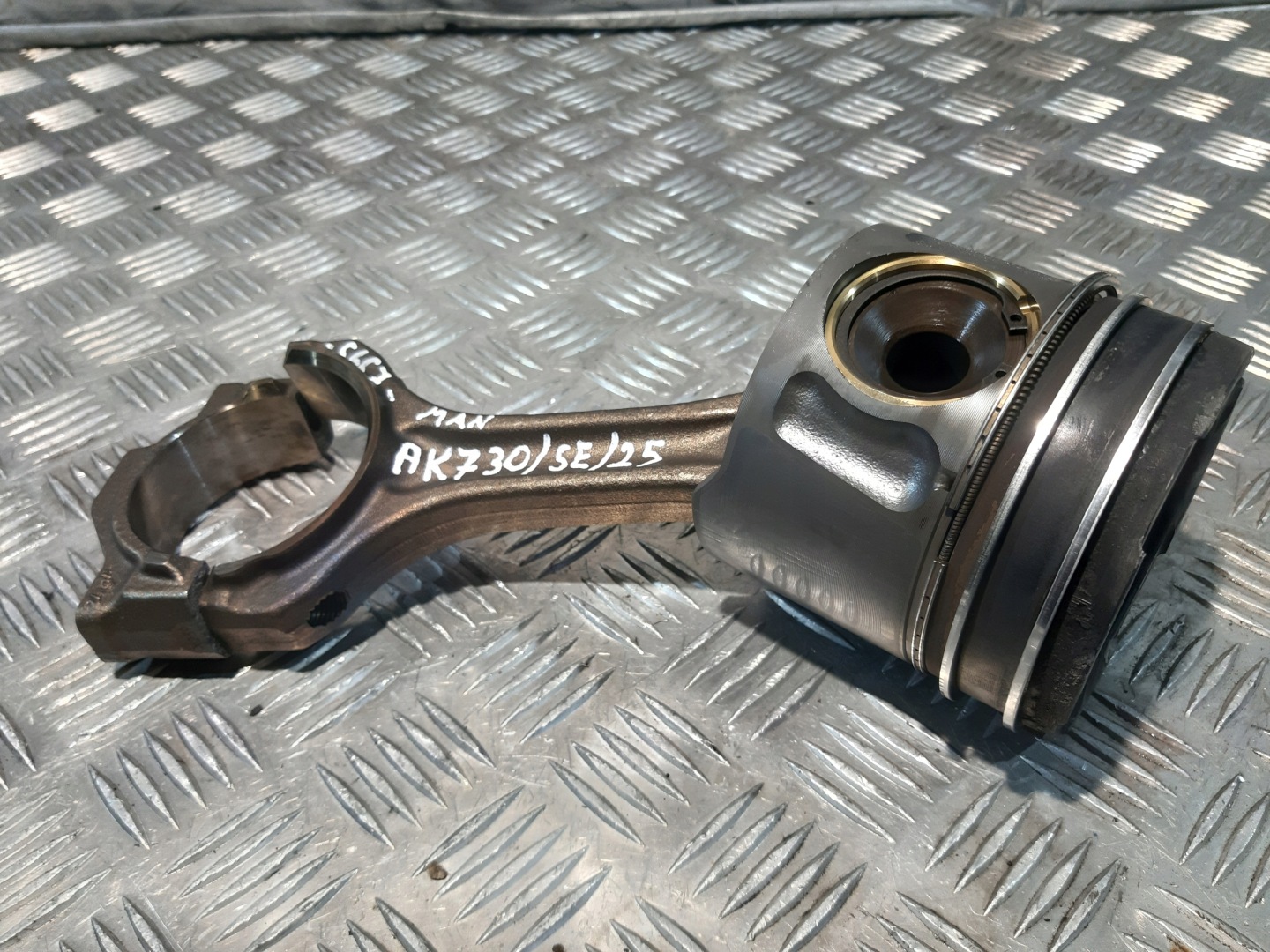 piston connecting rod MAN D0836 LOH66