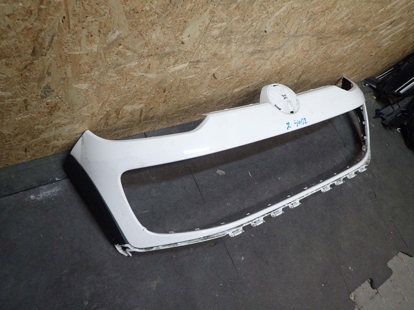 PARAURTI ANTERIORE VW UP CROSS