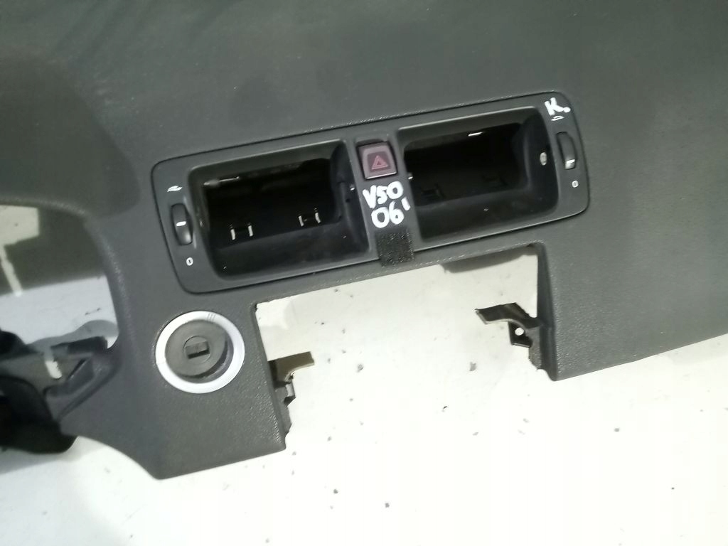 Volvo V50 dashboard instrument panel console