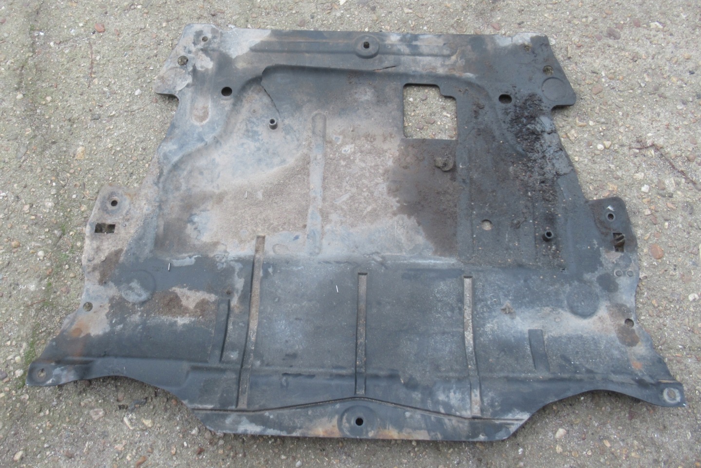 VOLVO V70 2.0 D 09R cover cover below engine