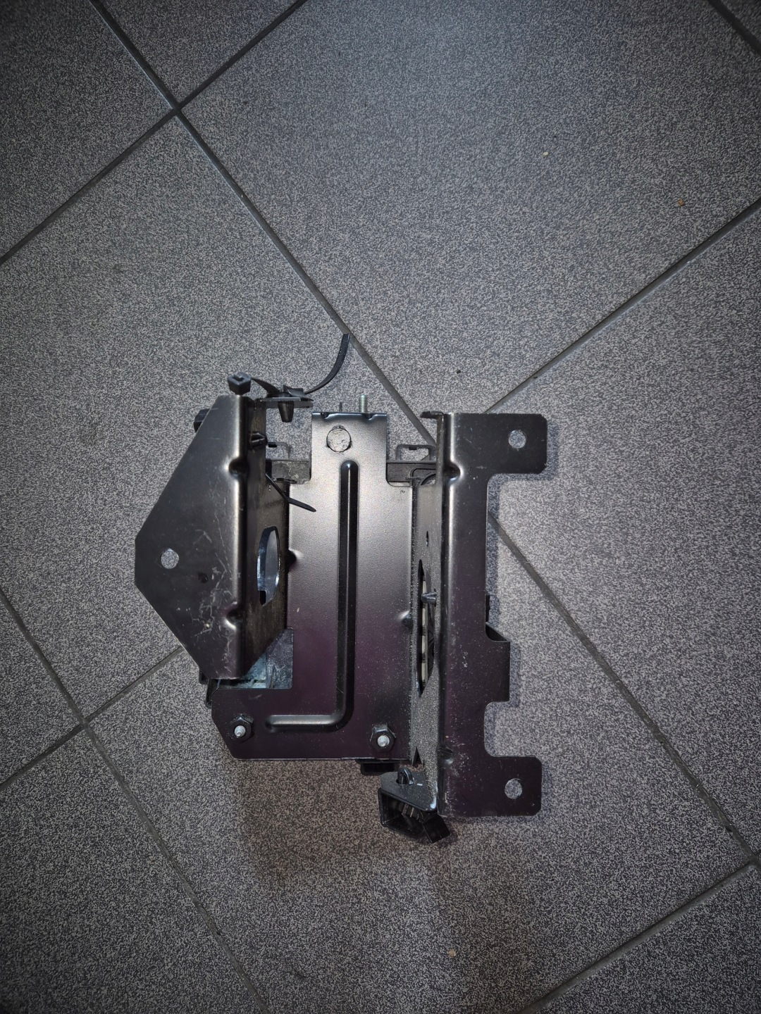 Support plaque Borne Positif IVECO DAILY