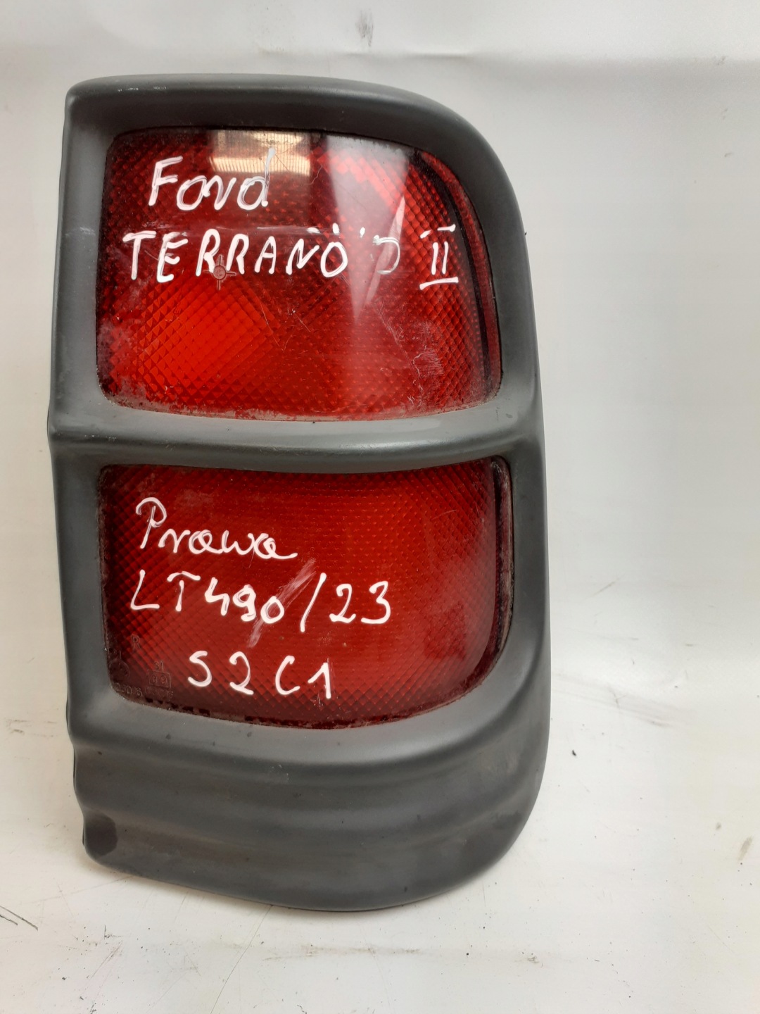 FORD MAVERICK II NISSAN TERRANO light right rear part