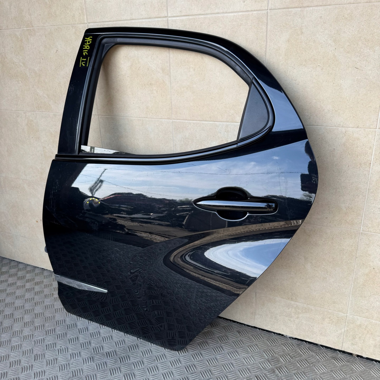 door rear. left TOYOTA YARIS IV 2020 ROK
