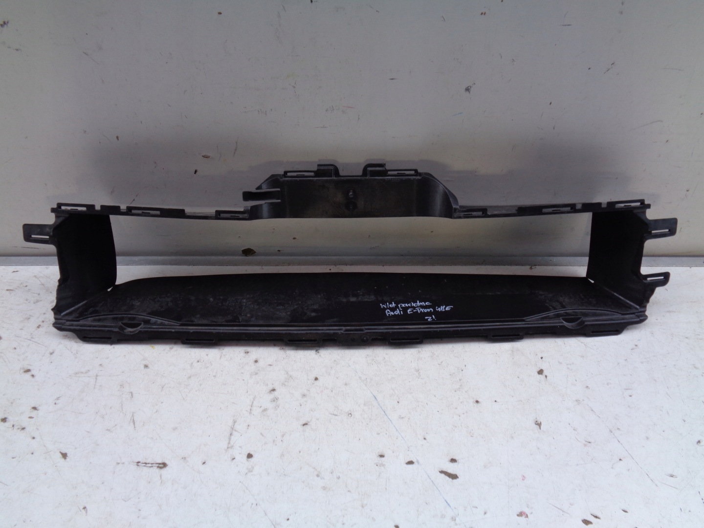 intake air steering wheel, AUDI E-TRON 4KE