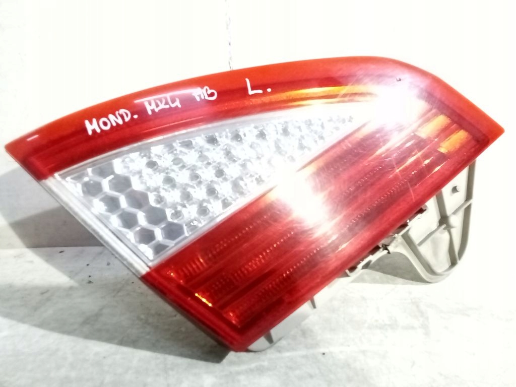 Ford Mondeo MK4 HB hatchback light left rear part to the bonnet