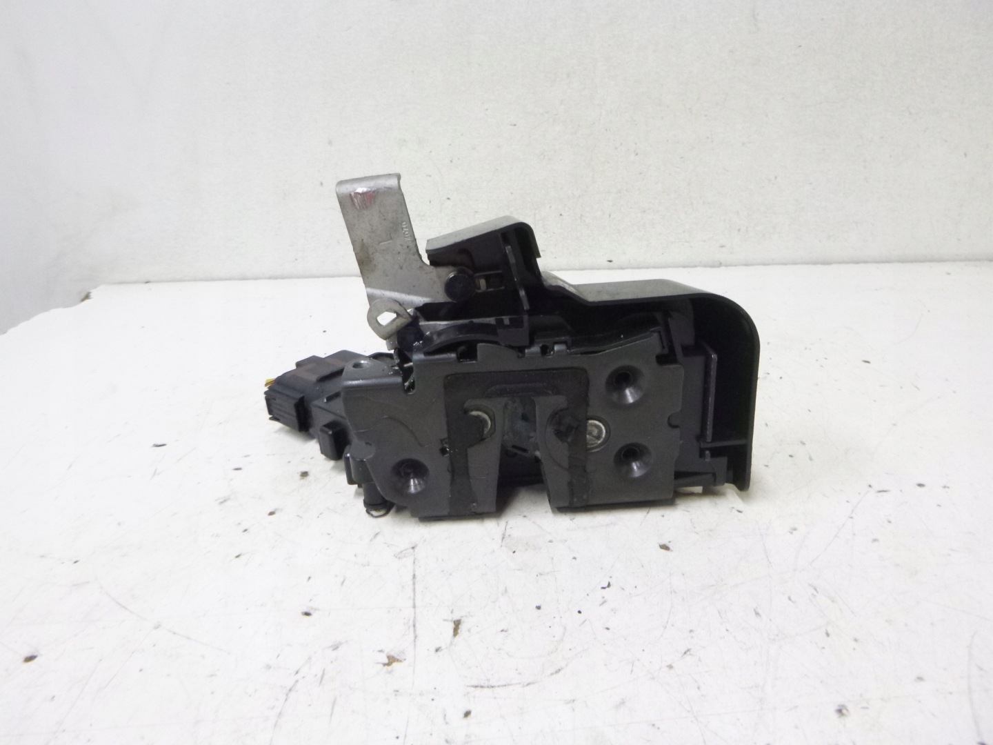 lock door rear part left Ford Focus II Hb 5D 07r.
