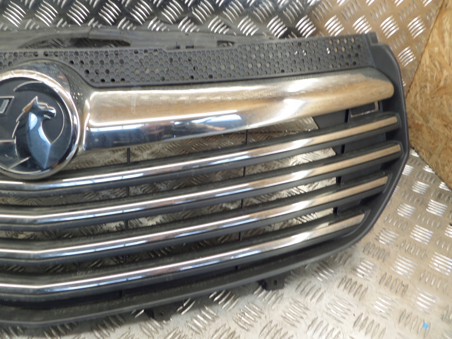 OPEL VIVARO B front grill grille original 214B37781R