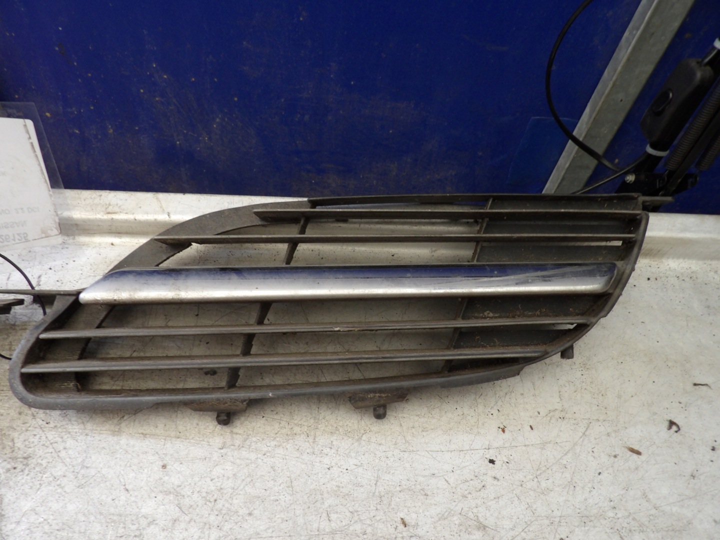 Nissan Almera Tino Grill, Grill