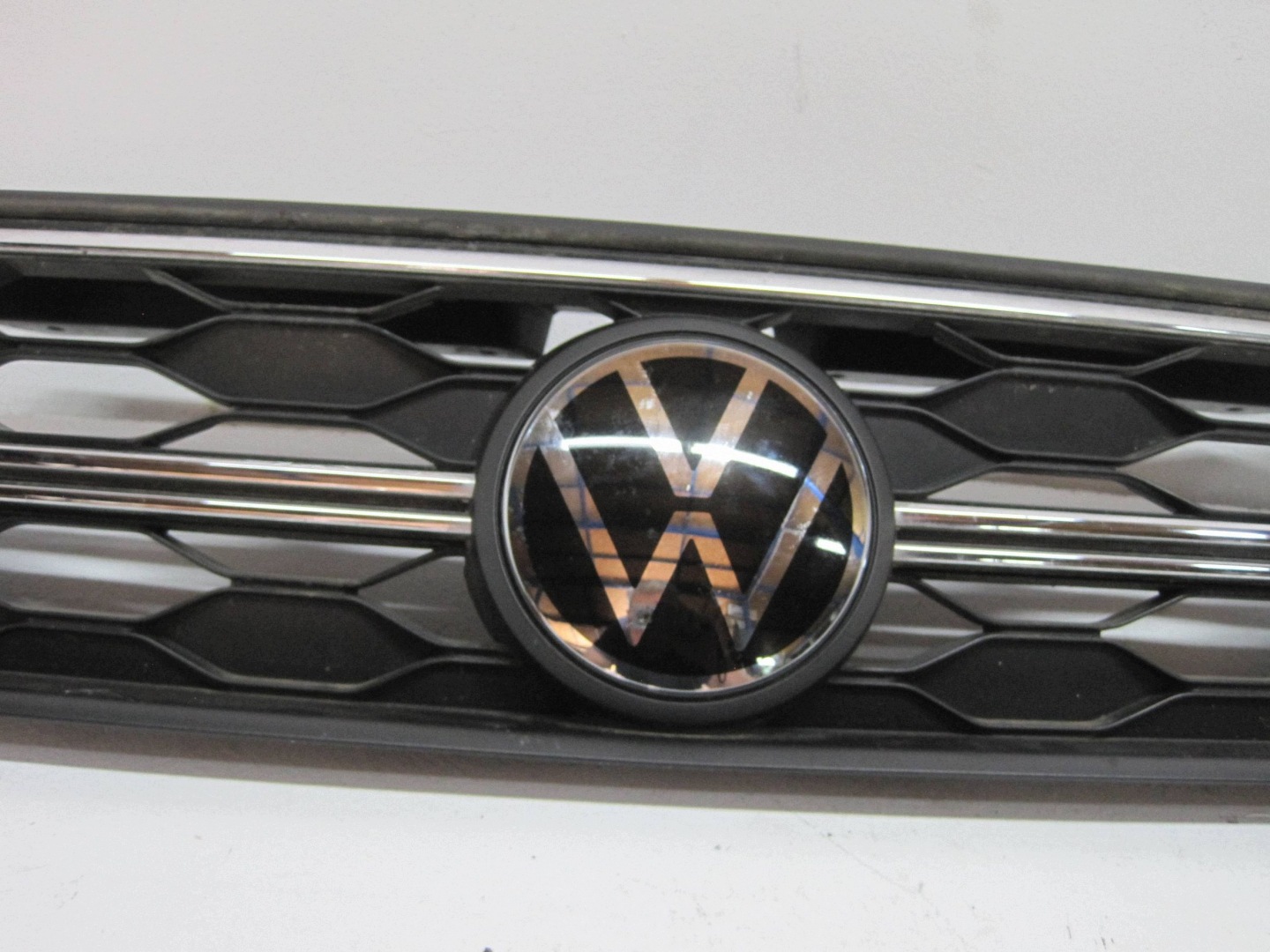 grille radiator grill front VOLKSWAGEN VW TAIGO 2G7