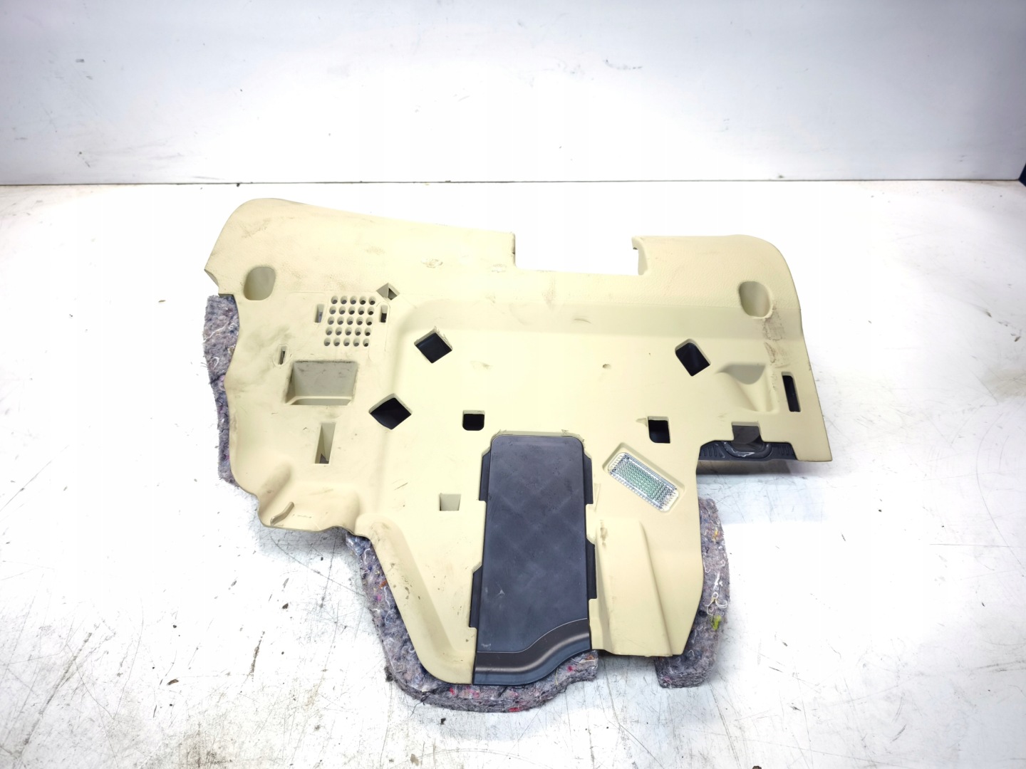 kryt pod volant SZTYCE AUDI A6 C6 4F1863075H 8C1 Krémové