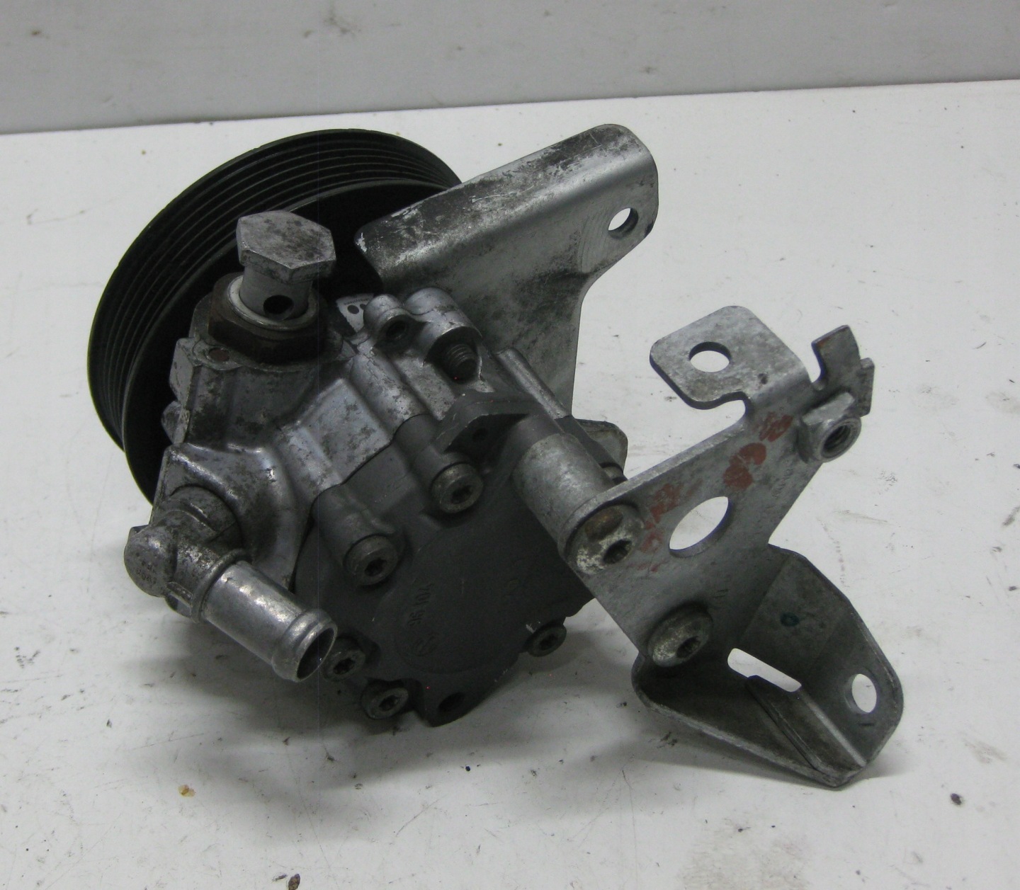 BMW 5 E60 E61 servo čerpadlo 7693974