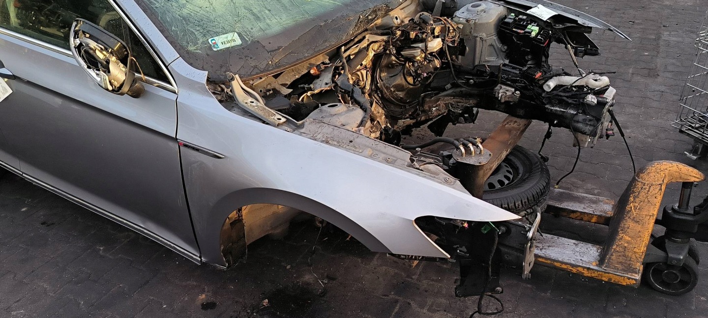 fender right front LB7S VOLKSWAGEN PASSAT B8
