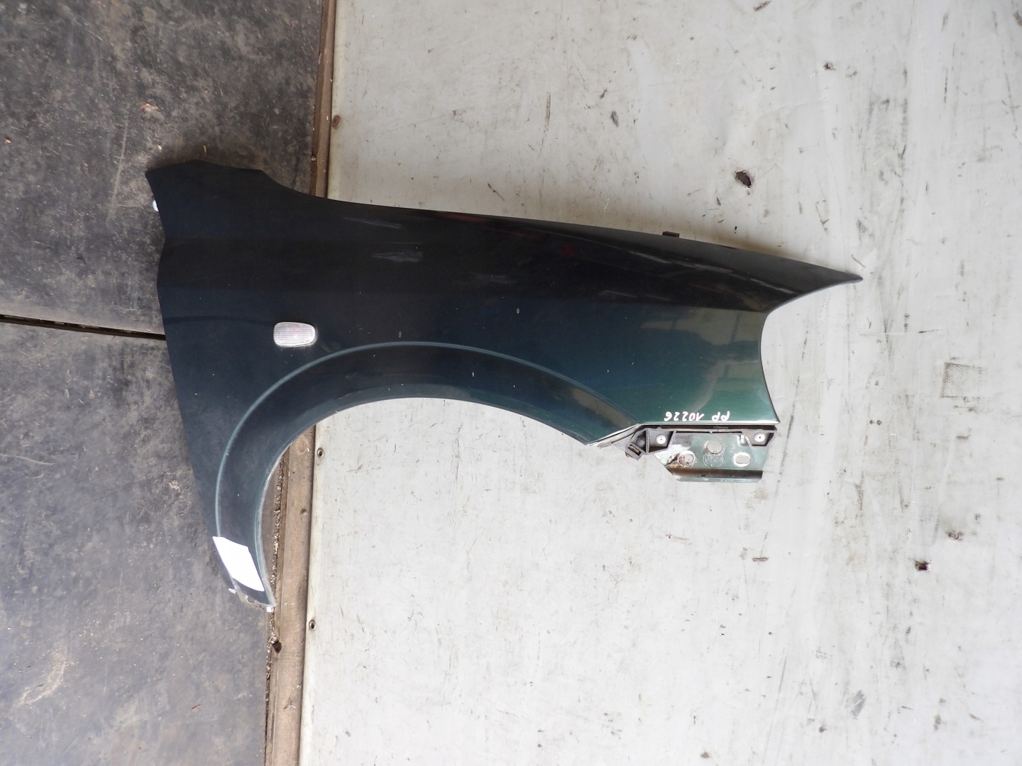 Opel Astra II fender front right Z359