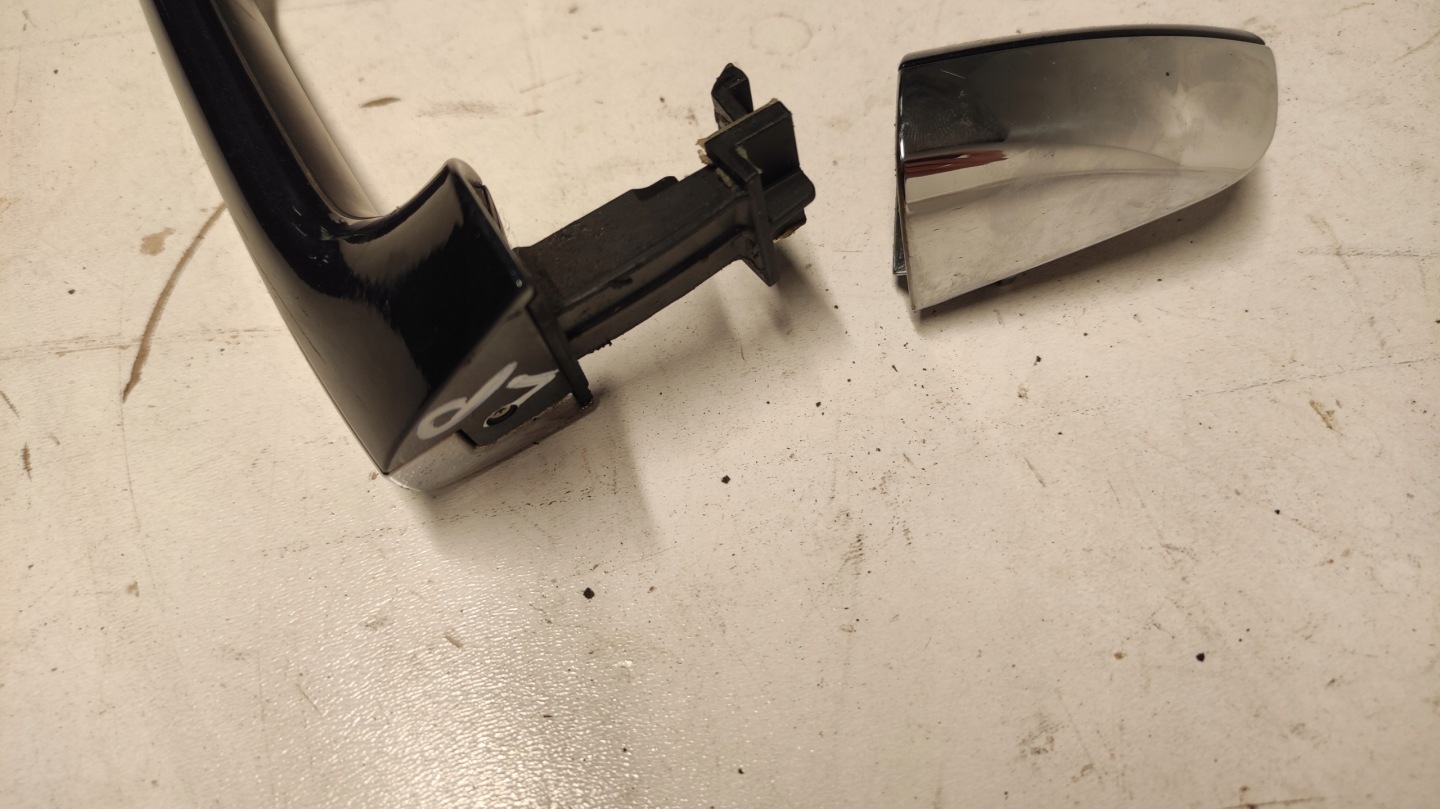 KIA OPTIMA IV handle CHROM front left B4U 15-19