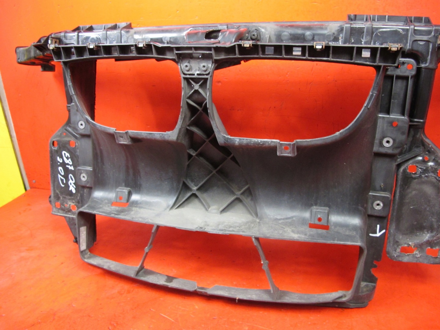 BMW 1 E87 E81 support panel for radiators pillar 7193748