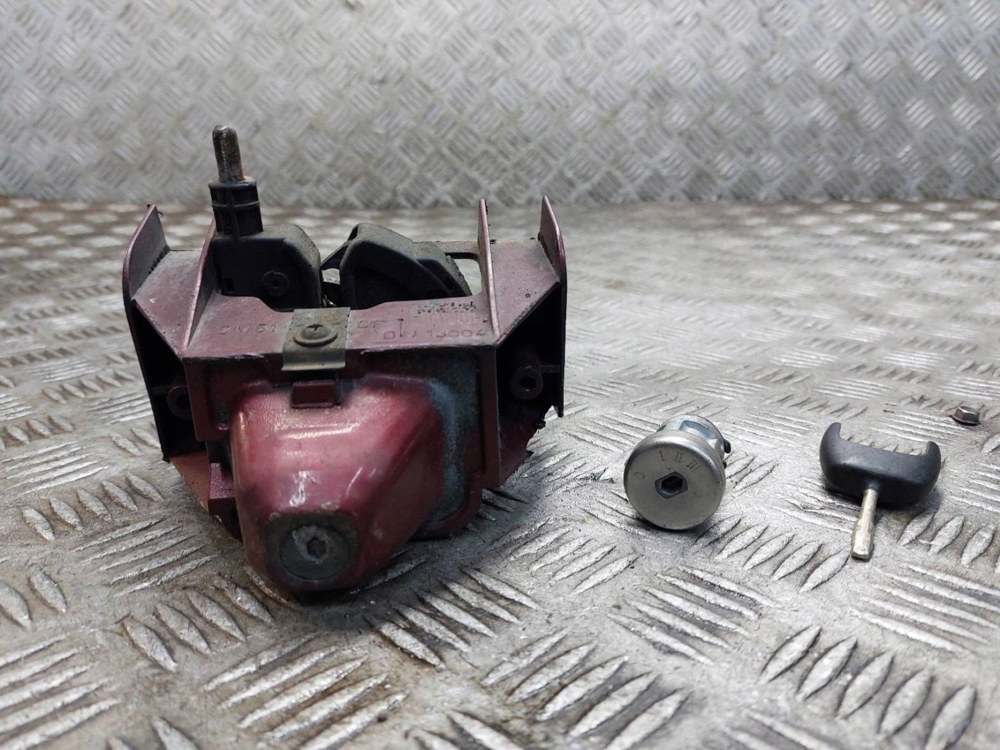 Serrure capot + Insert STACYJKI FORD FOCUS MK1 LIFT