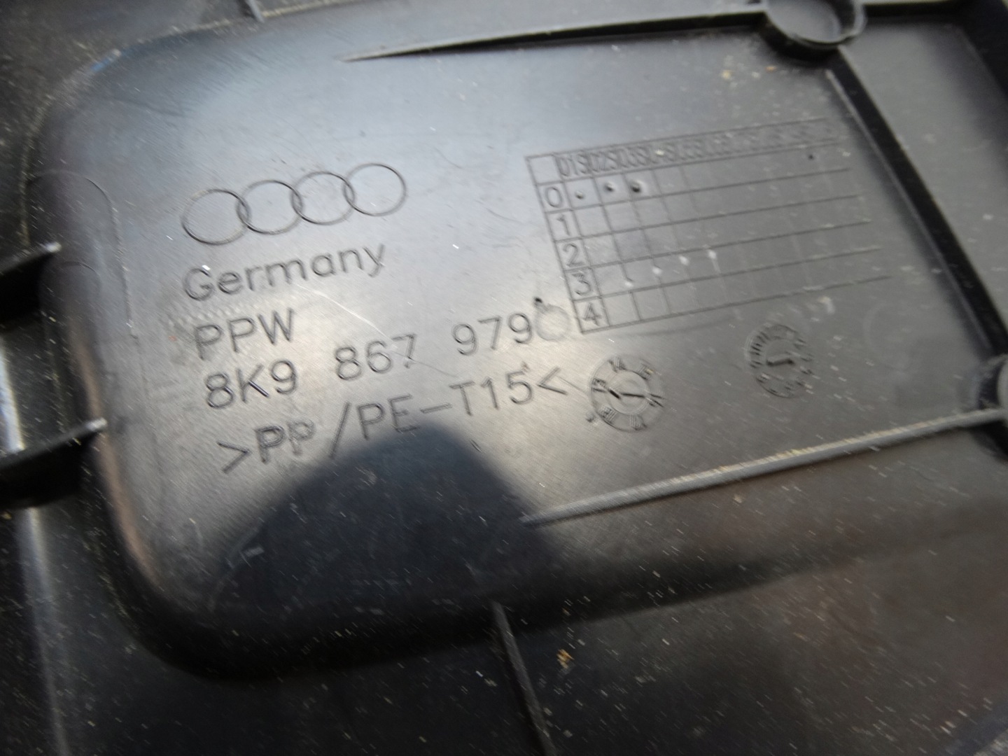 spoiler upholstery bonnet boot left rear part AUDI A4 B8 8K9867979 07-15R.