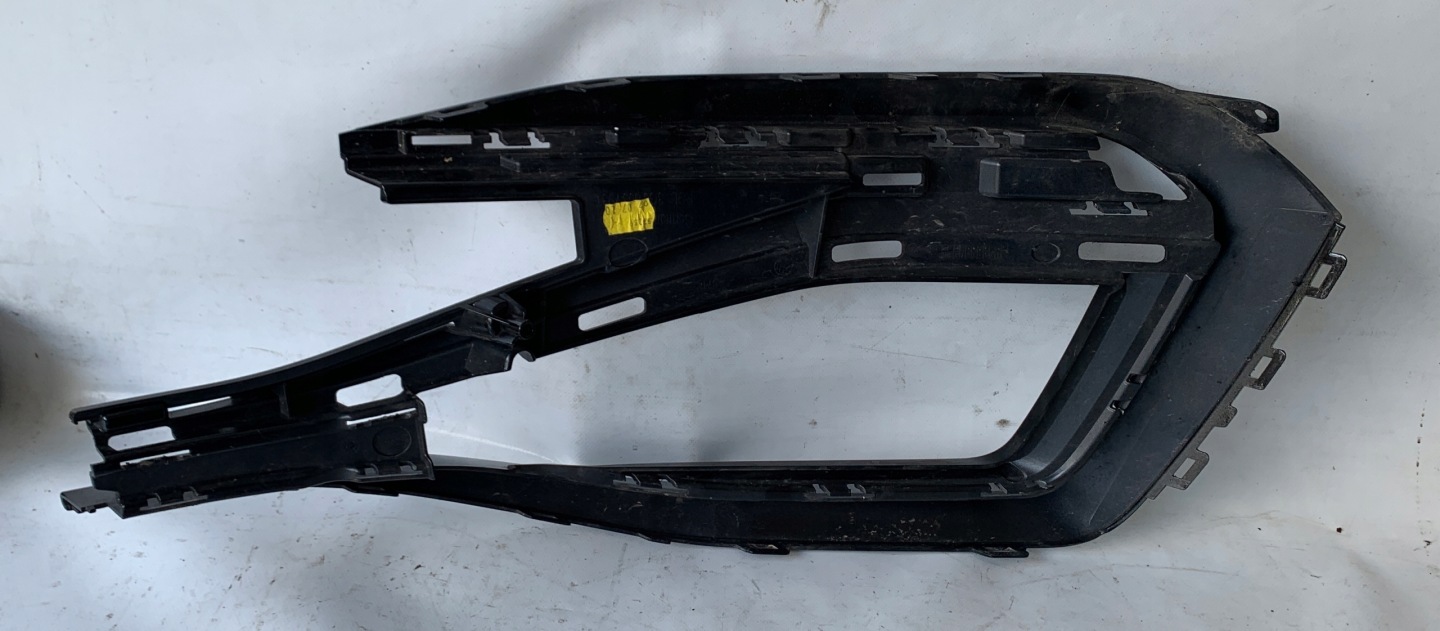 grid left of a bumper front PASSAT B8 LIFT R-LINE