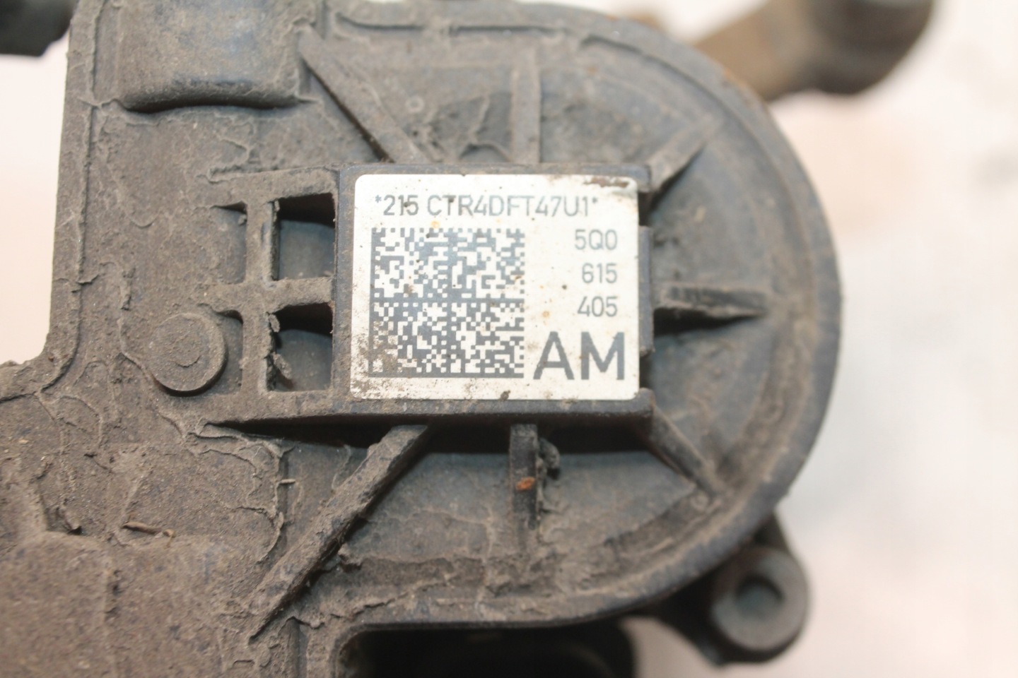 caliper electrical left rear part 5Q0615405AM VW GOLF VII 12-20