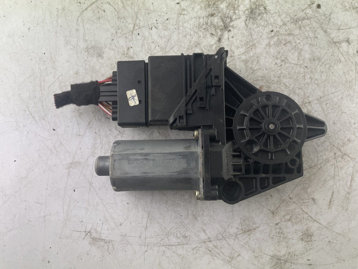 engine lifting windows 0 130 821 696 VW Passat right rear part
