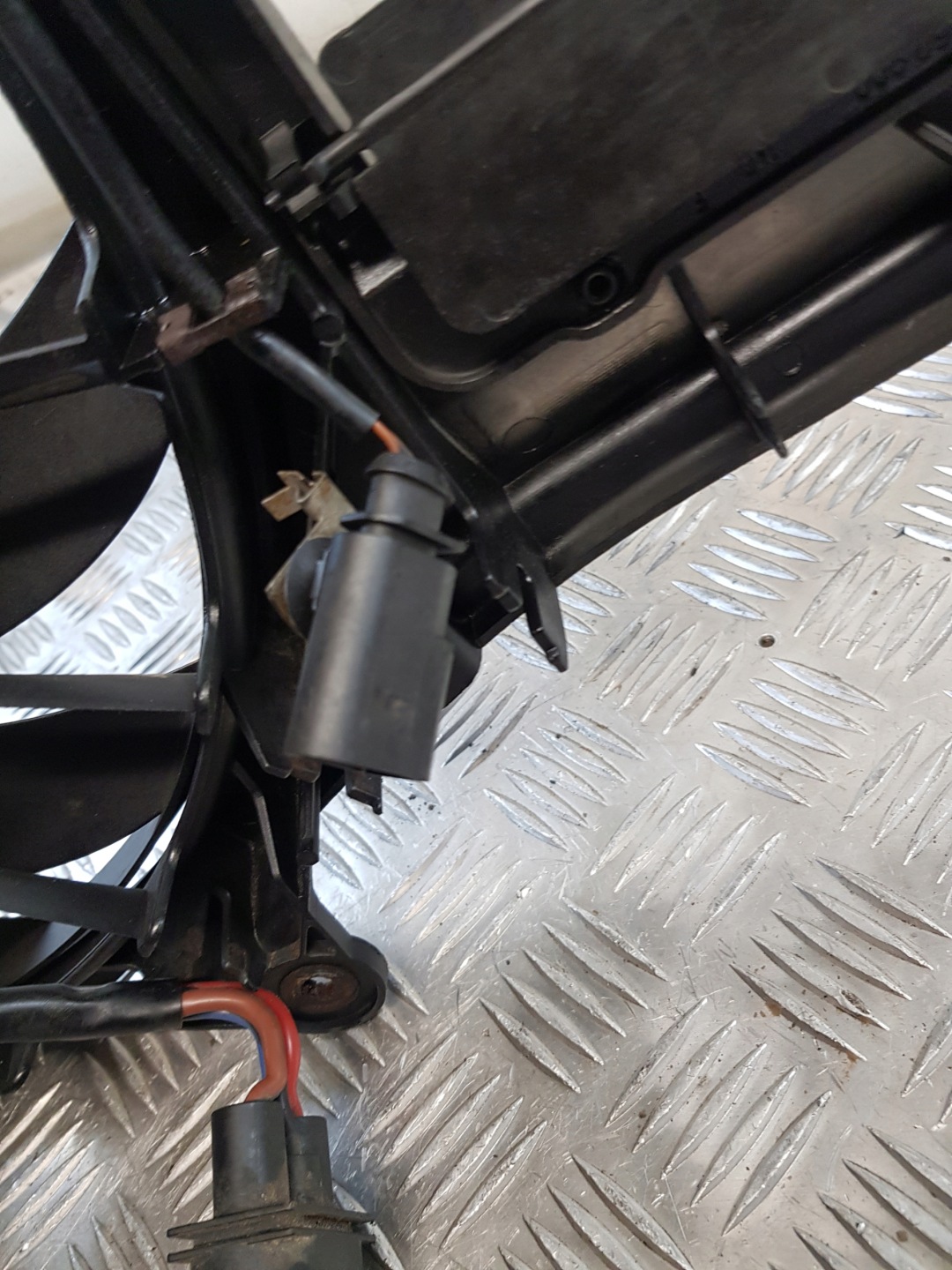 radiator fan + module 8E0121205 AUDI A4 B6 2.0B