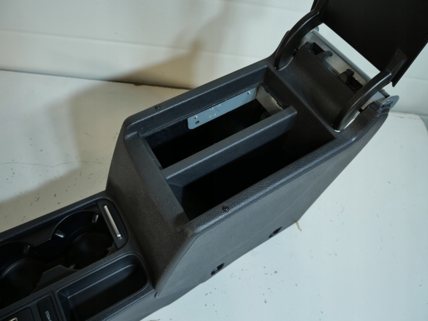 TUNEL armrest VW TIGUAN plus 5N0864251B