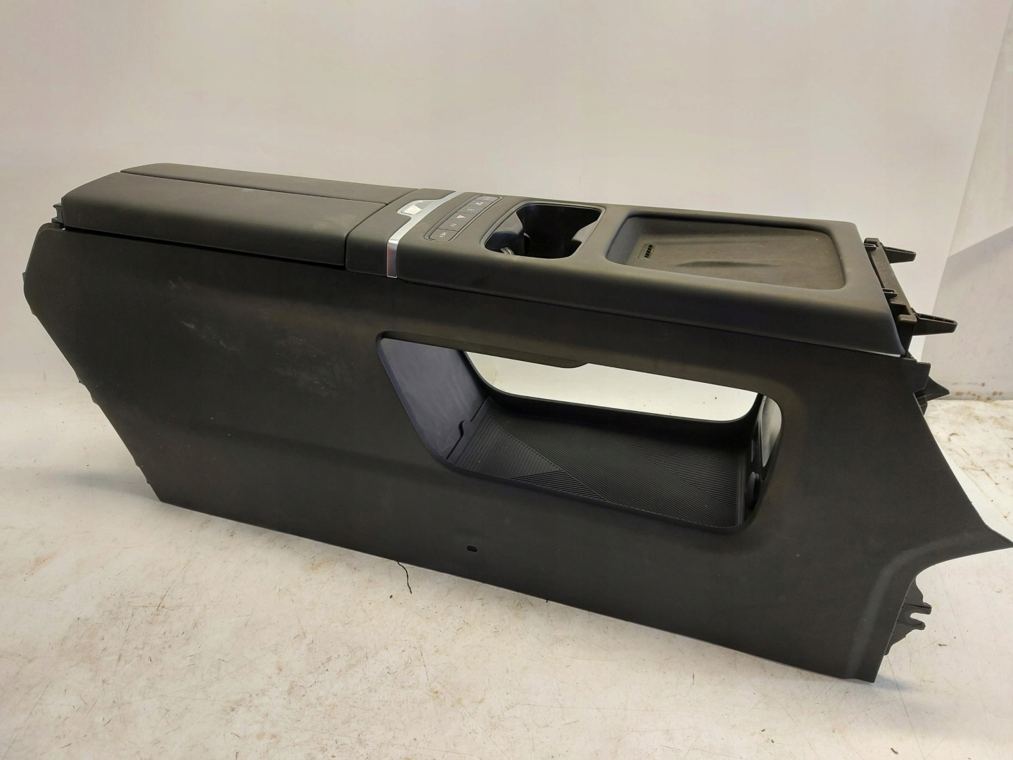 Cherry Jaecoo 7 PHEV 2025r Tunel central armrest 401004001AA