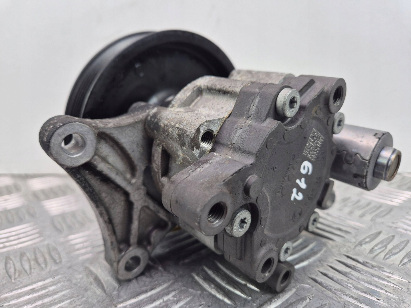 Mercedes E200 CGI W212 servo pump A0064667501 M271