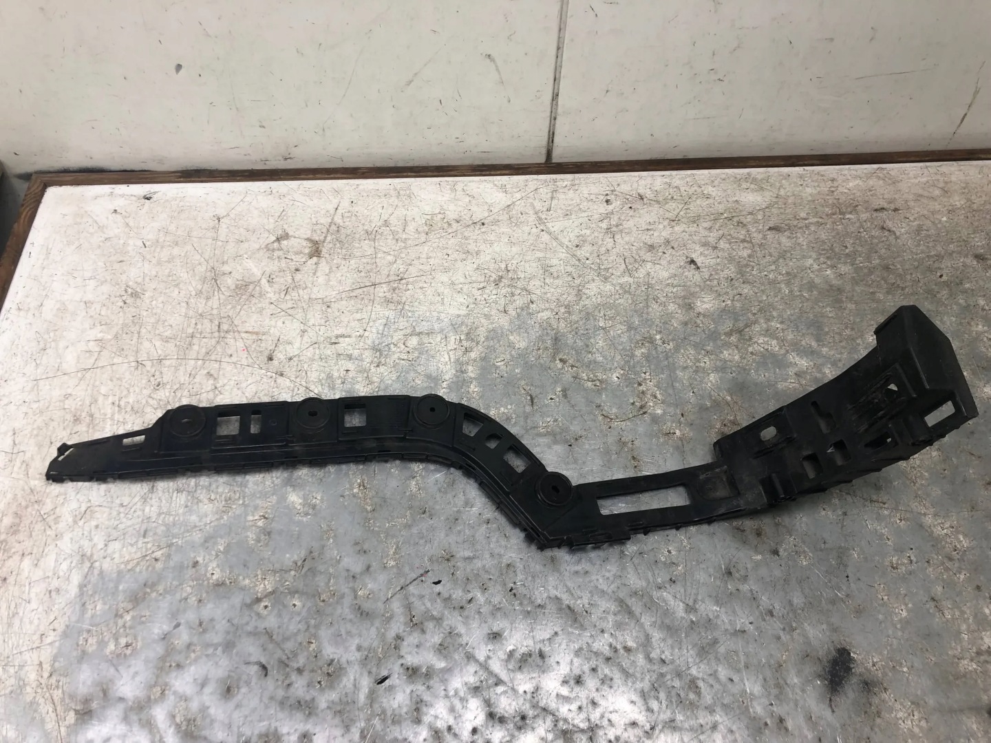 bumper bracket left rear part VW PASSAT B7 KOMBI 3AF807393