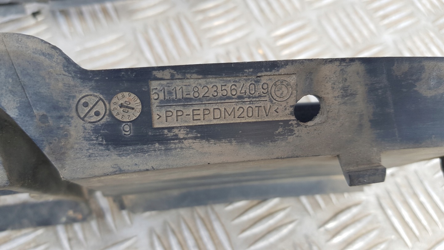 BMW E39 grid of a bumper left right 8235673
