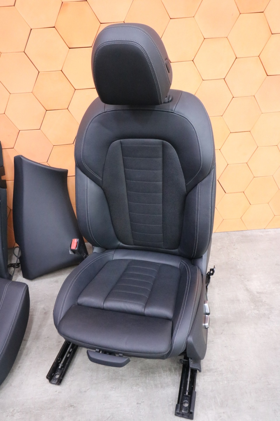 BMW i4 G26 inner seats side TUNEL m-packet WENTYLOWANE GRZANE