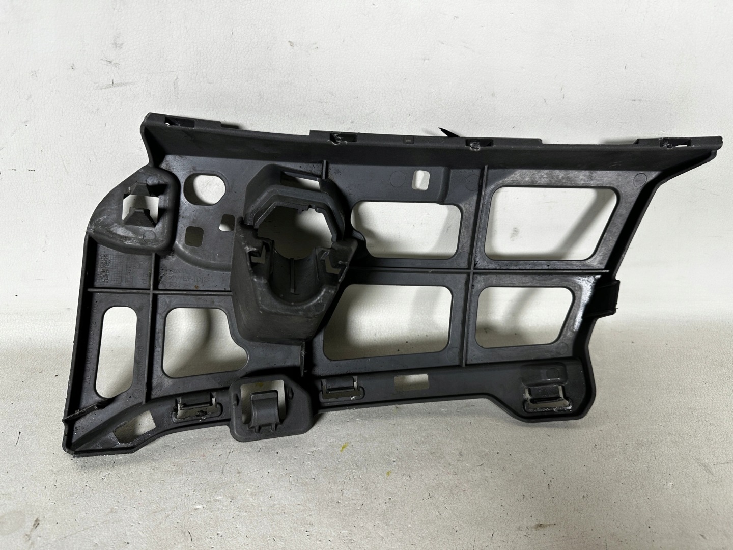 Skoda Octavia IV bumper bracket holder front 5E3807056