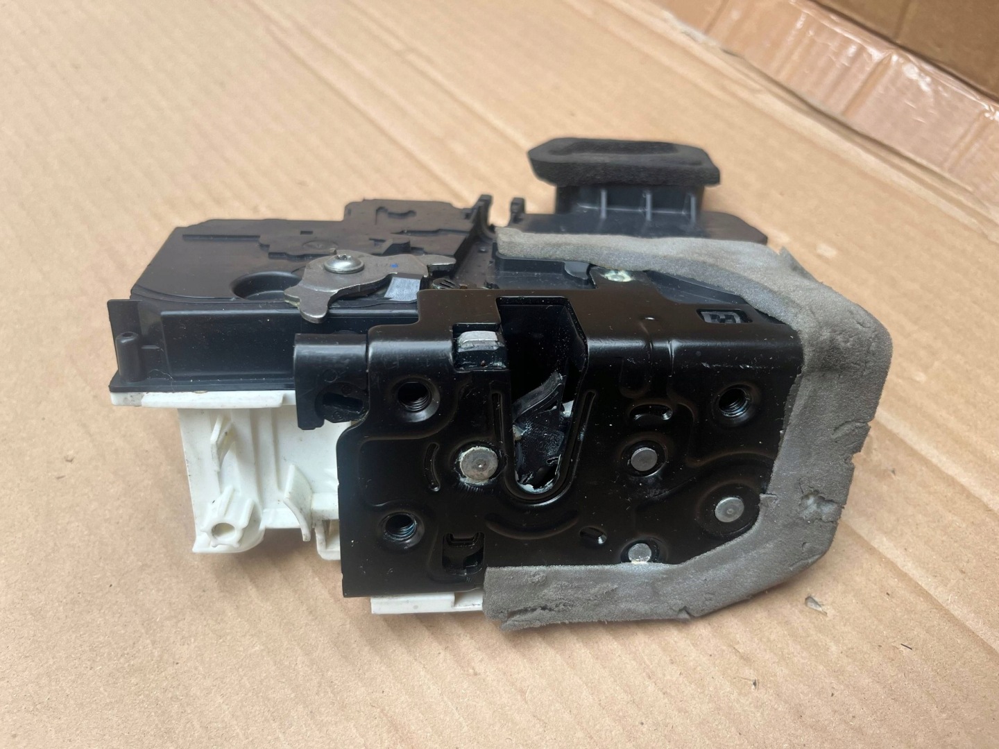 AUDI A7 4K8 Schloß Tür rechts heck 4K0839016P Original !