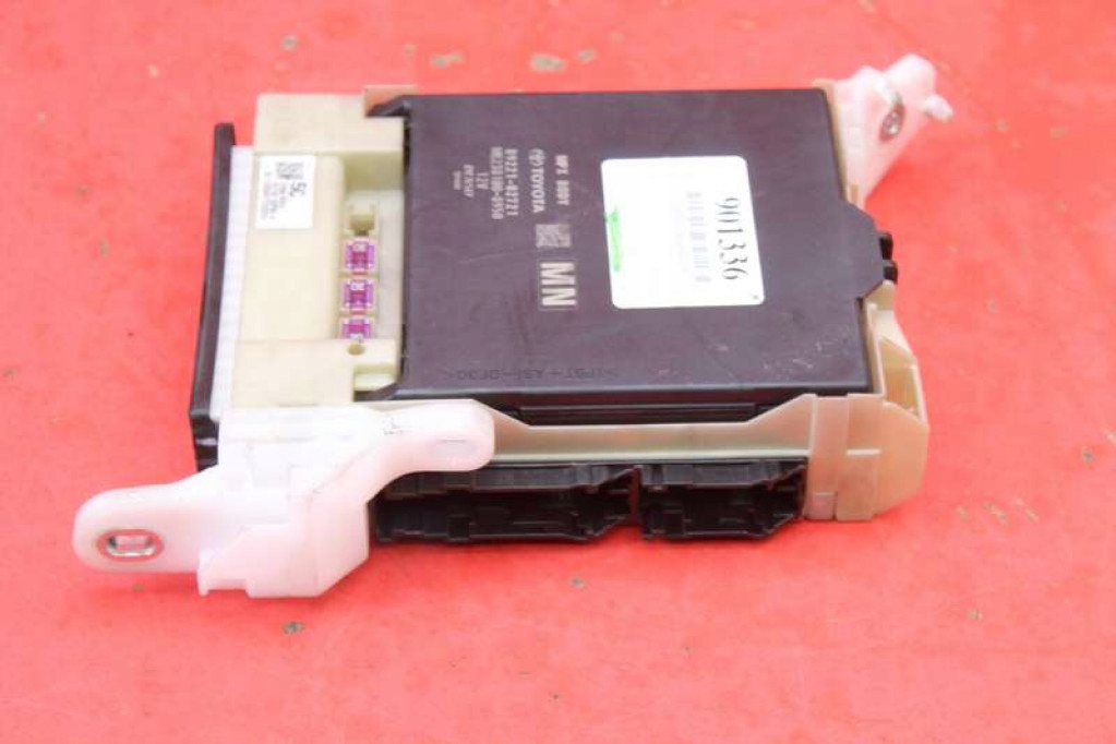 Unité commande confort 89221-02721 TOYOTA COROLLA E21 1.8 HYBRID 98 KM 19