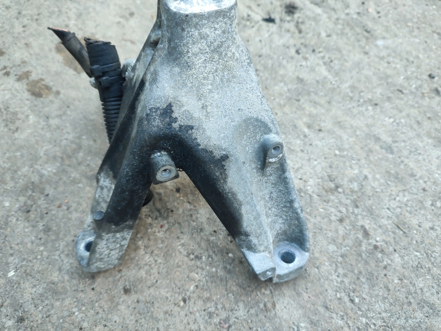 engine mount Audi A4 B8 2.0 TDI 8K0993083