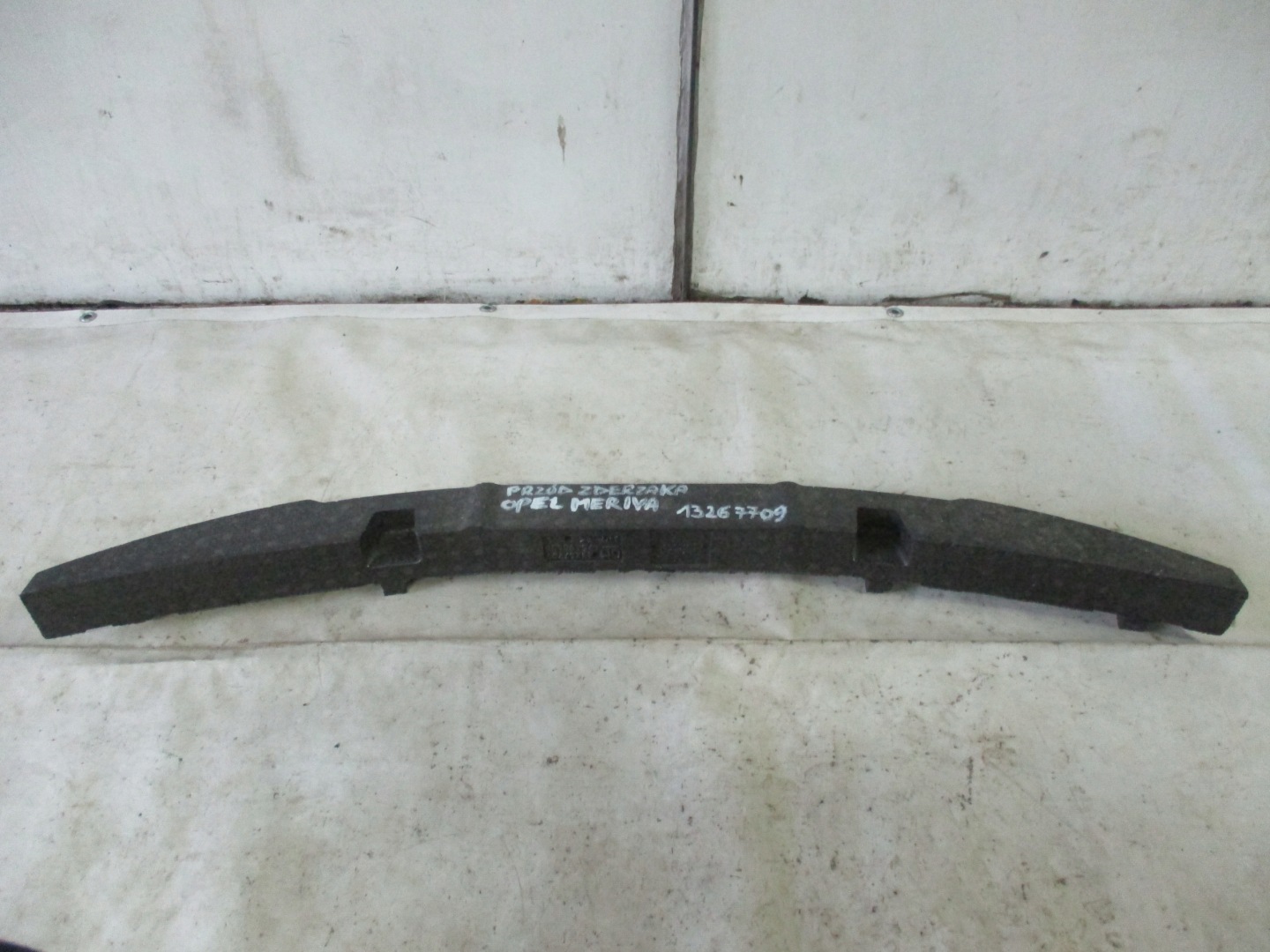 Absorber of a bumper front front Opel Meriva B 13267709