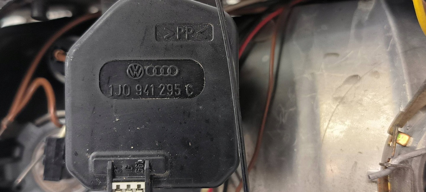 light right front 1J0941295C VOLKSWAGEN PASSAT B5