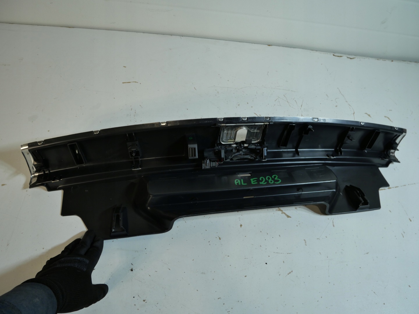 AUDI Q5 cover of the threshold boot 8R0864513C