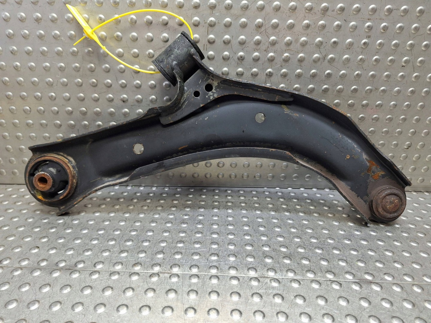 arm left front NISSAN NV200 10-19