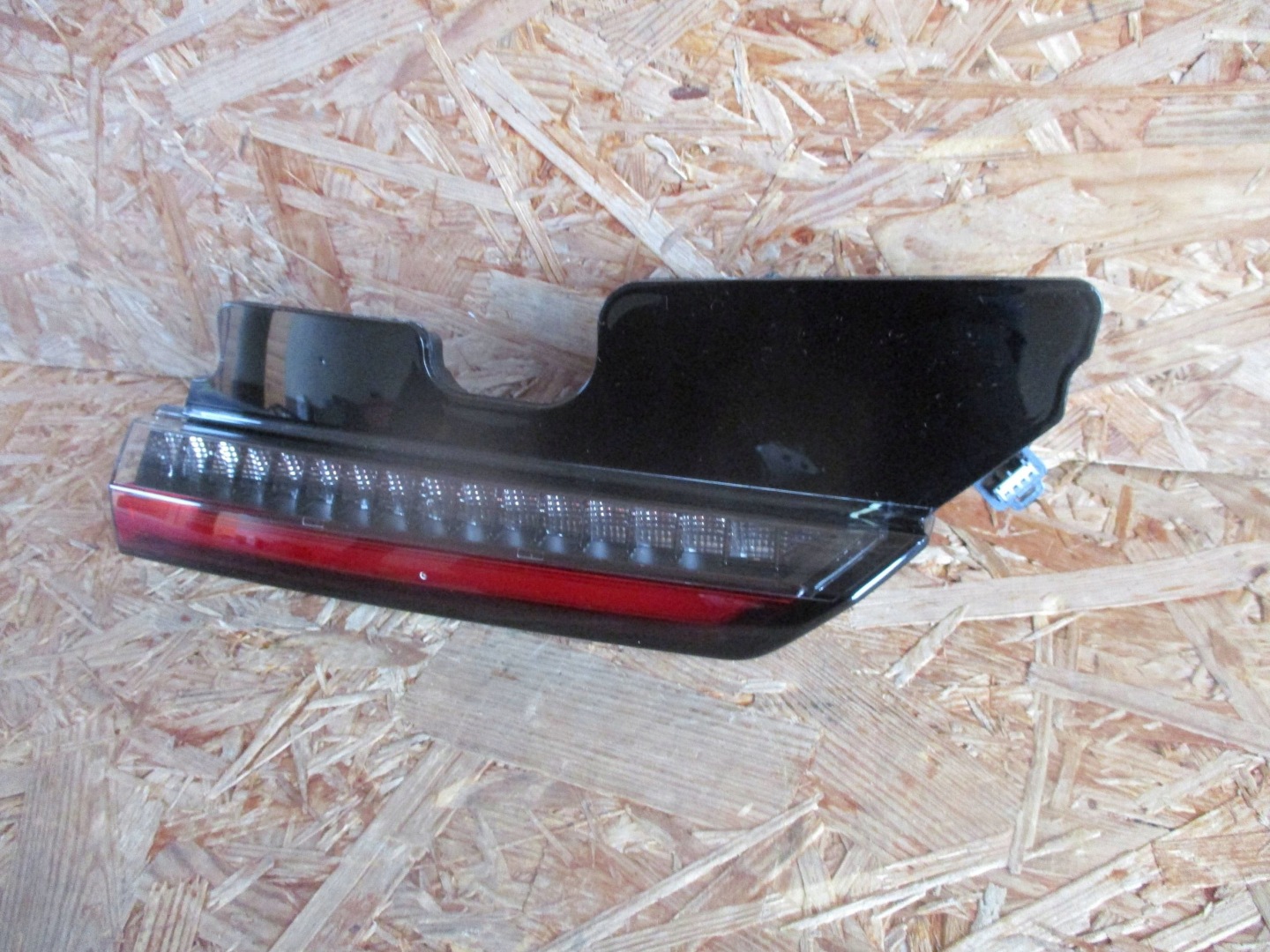 light rear part rear left to the bonnet VOLVO C40