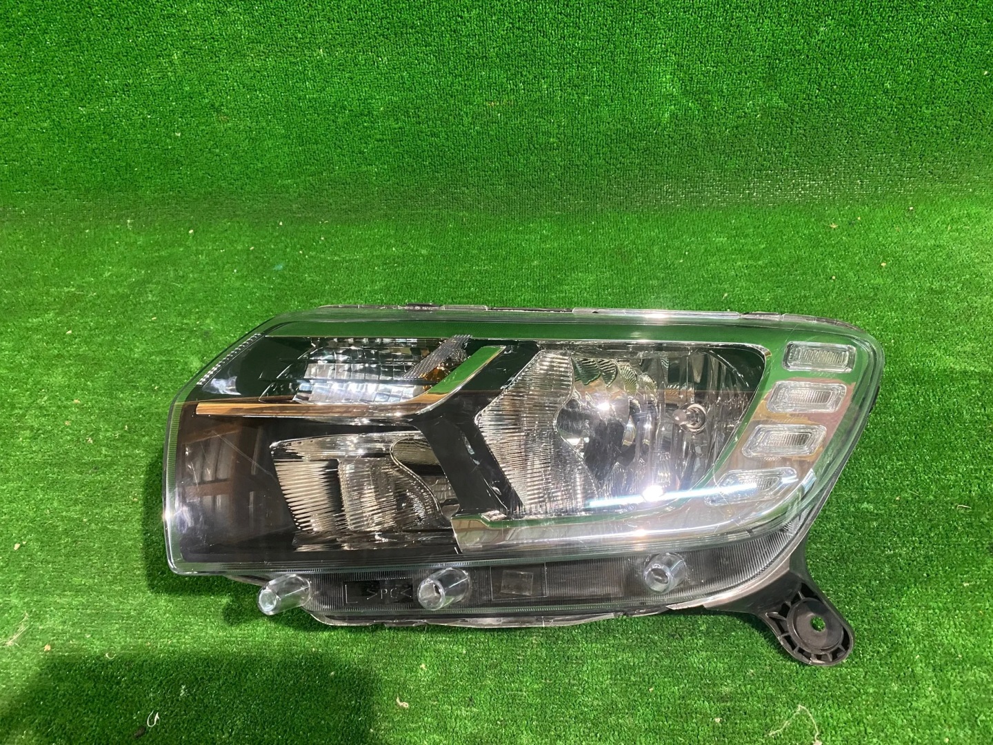 REFLEKTOR left DACIA SANDERO II LIFT
